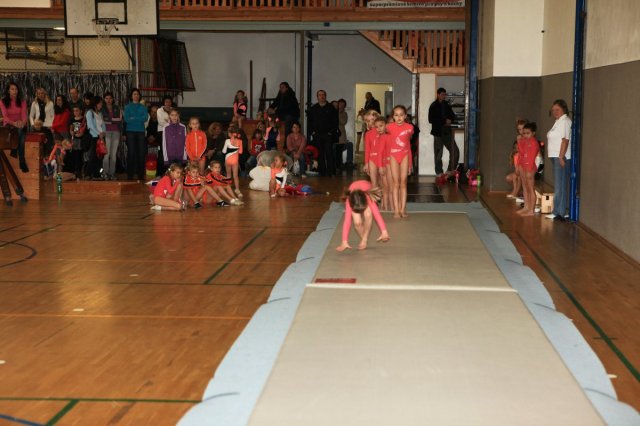 Oblastní závod TeamGym Junior Mini a I. - Dvůr Králové nad Labem 24.11.2012